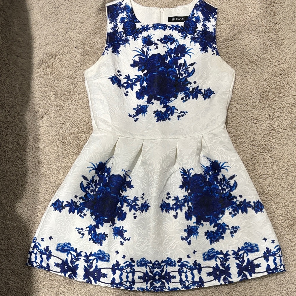 Oasap junior size Dress in Blue Floral on White